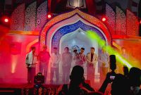 Suasana khidmat penutupan MTQ ke-31 Kabupaten Lombok Tengah di Masjid Agung Praya, saat para pemenang menerima penghargaan di panggung utama yang megah dan penuh cahaya. (Foto: Dok. PLN)