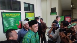 TGB menjawab pertanyaan awak media usai menegaskan di persidangan bahwa pembangunan NCC tidak merugikan keuangan negara. (Foto: Istimewa)