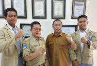 Kepsek, pembina OSIS, dan pengurus inti OSIS SMAN 1 Narmada siap mendukung pesta demokrasi siswa dalam pemilihan Ketua OSIS 2025–2026 !. (Foto: Istimewa)