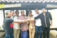 Kebersamaan pemimpin Lobar: Bupati, tokoh masyarakat, dan legislatif kompak menjaga harmoni demi iklim pembangunan yang kondusif. (Foto: Istimewa)