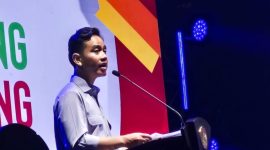 Wakil Presiden RI Gibran Rakabuming Raka bersama Gubernur NTB Dr. H. Lalu Muhamad Iqbal menghadiri malam penutupan FORNAS VIII 2025 di eks Bandara Selaparang, Mataram, Jumat (1/8/2025). Acara ini menandai berakhirnya gelaran olahraga rakyat terbesar di Indonesia yang sukses menghadirkan ribuan peserta dari 38 provinsi. (Foto: Istimewa)