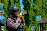 PLN UIW NTB bersama Gegana Brimob Polda NTB gelar simulasi penanganan bom untuk amankan pasokan listrik di Hari Kemerdekaan. (Foto: Dok. PLN)