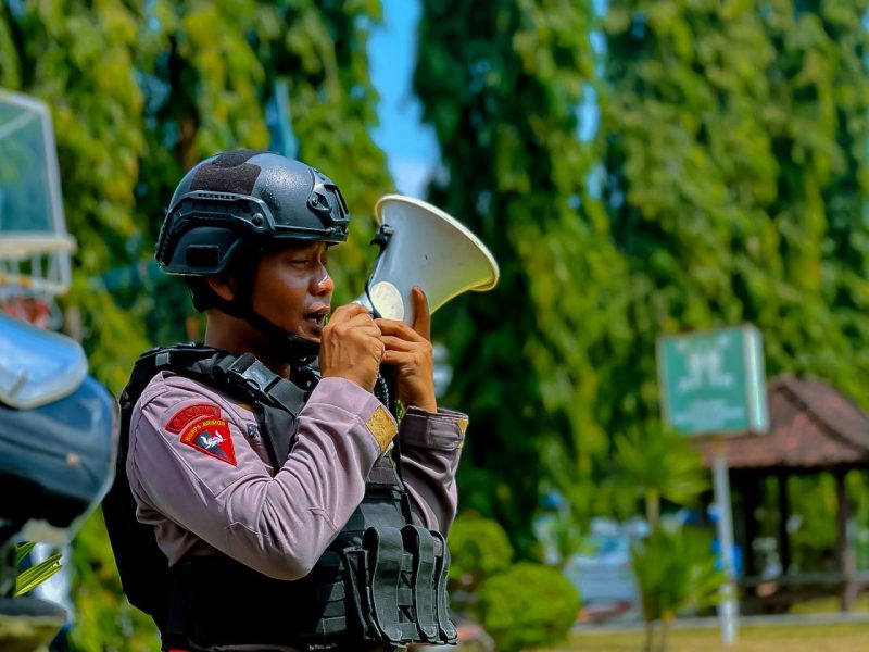PLN UIW NTB bersama Gegana Brimob Polda NTB gelar simulasi penanganan bom untuk amankan pasokan listrik di Hari Kemerdekaan. (Foto: Dok. PLN)