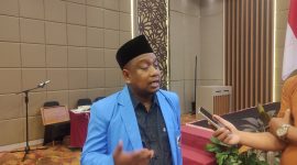 Ketua KNPI NTB Taufik Hidayat menyampaikan kritik tajam terhadap Gubernur NTB dalam Rakerda KNPI, Selasa (27/8/2025). (Foto: Istimewa)