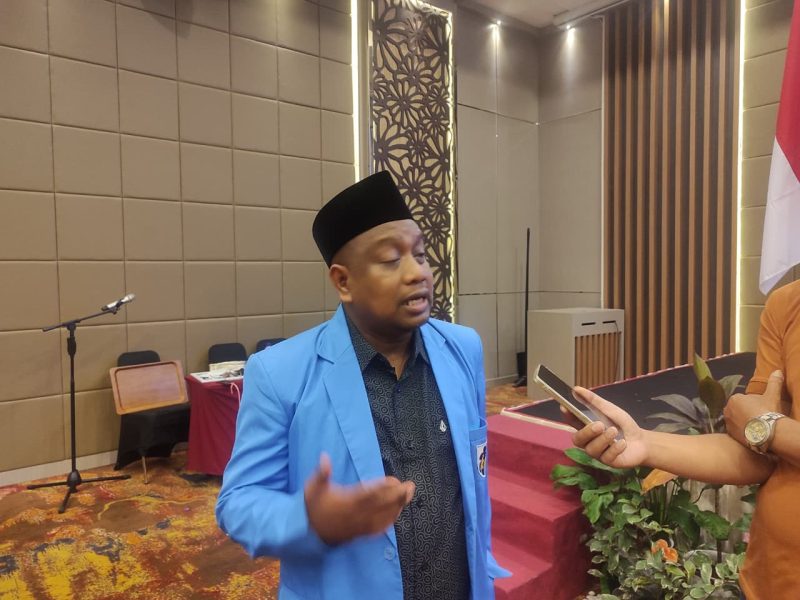 Ketua KNPI NTB Taufik Hidayat menyampaikan kritik tajam terhadap Gubernur NTB dalam Rakerda KNPI, Selasa (27/8/2025). (Foto: Istimewa)