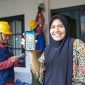 Senyum pelanggan PLN di NTB berkat layanan cepat dan andal yang didukung kerja keras teknisi Liga Yantek di lapangan. (Foto: Dok. PLN)