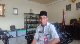 Kepala SMKN 3 Mataram, Sulman Haris, didampingi pengurus komite saat memberikan klarifikasi soal tudingan pungutan liar. (Foto: Istimewa)