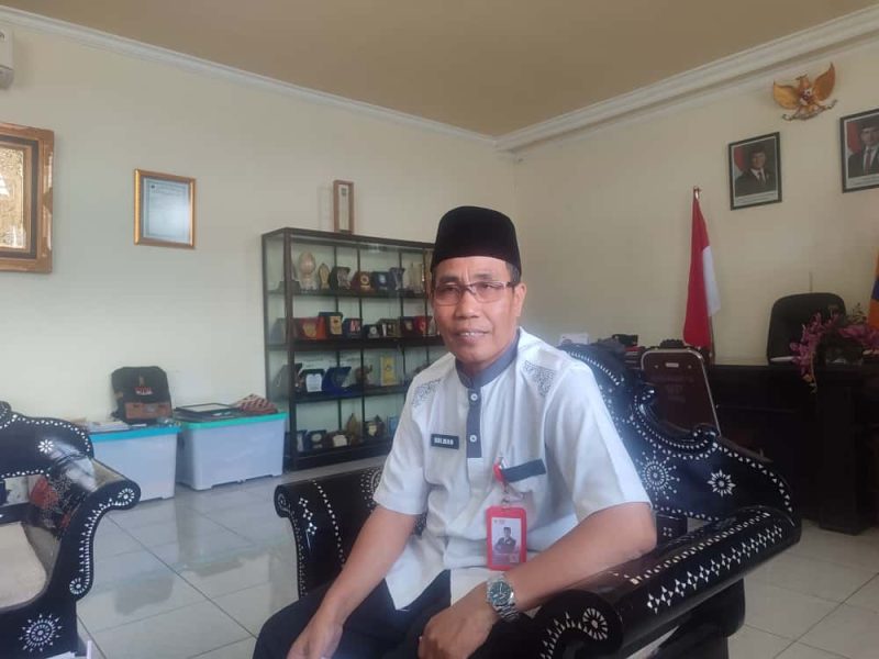 Kepala SMKN 3 Mataram, Sulman Haris, didampingi pengurus komite saat memberikan klarifikasi soal tudingan pungutan liar. (Foto: Istimewa)