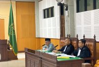 Tim penasihat hukum Rosiady Sayuti saat mengikuti jalannya persidangan di Pengadilan Tipikor Mataram. (Foto: Istimewa)