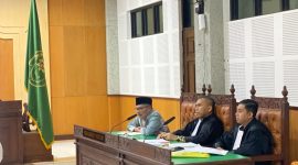 Tim penasihat hukum Rosiady Sayuti saat mengikuti jalannya persidangan di Pengadilan Tipikor Mataram. (Foto: Istimewa)