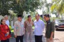 Deputi Kemenko Polhukam Marsda TNI Eko Dono Indarto meninjau ruang belajar di Sekolah Rakyat 18 Desa Bengkel, Lombok Barat, Kamis (11/9). (Foto: Istimewa)