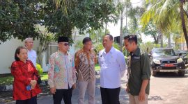 Deputi Kemenko Polhukam Marsda TNI Eko Dono Indarto meninjau ruang belajar di Sekolah Rakyat 18 Desa Bengkel, Lombok Barat, Kamis (11/9). (Foto: Istimewa)