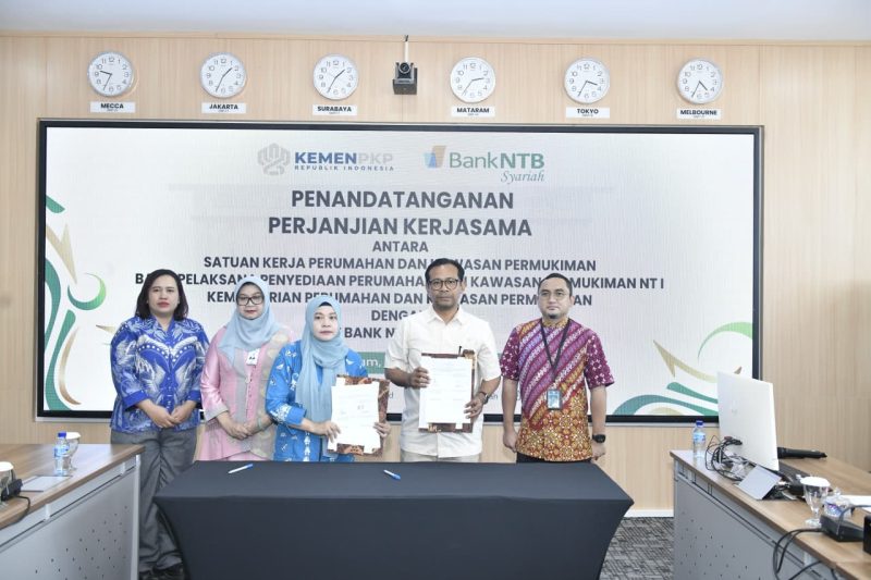 Penandatanganan kerja sama antara Bank NTB Syariah dan pemerintah pusat sebagai penyalur BSPS untuk hunian layak masyarakat NTB. (Foto: Istimewa)