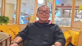 Pemerhati sosial politik NTB, Iwan Slenk, menyampaikan pesan damai terkait aksi 3 September yang viral di Kantor Gubernur NTB. (Foto: Istimewa)