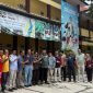 Rombongan Wakil Ketua DPR RI Komisi X bersama jajaran guru SMAN 1 Narmada berfoto bersama usai kunjungan apresiasi bakat dan potensi peserta didik, Minggu (7/9/2025). (Foto: Istimewa)