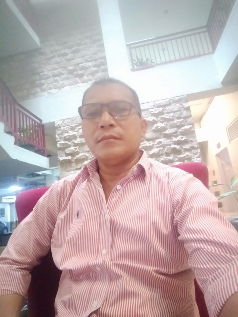 Kuasa Hukum PT Bliss, M. Ihwan SH MH (Iwan Slank), memberikan pernyataan usai sidang kasus LCC di PN Tipikor Mataram. (Foto: Istimewa)