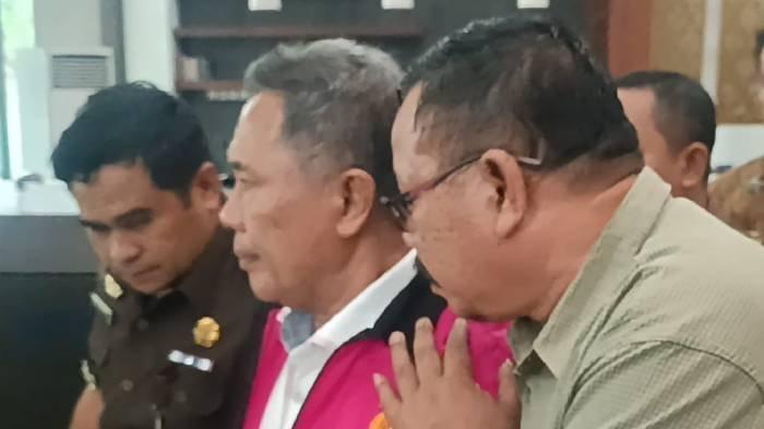 Mantan Bupati Lombok Barat, Zaini Aroni, menjalani pemeriksaan terkait kasus mega proyek LCC. (Foto: Istimewa)v