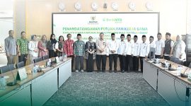 Foto bersama jajaran manajemen Bank NTB Syariah dan BAZNAS NTB usai penandatanganan kerja sama penyaluran zakat perusahaan tahun buku 2024. (Dok. PLN)