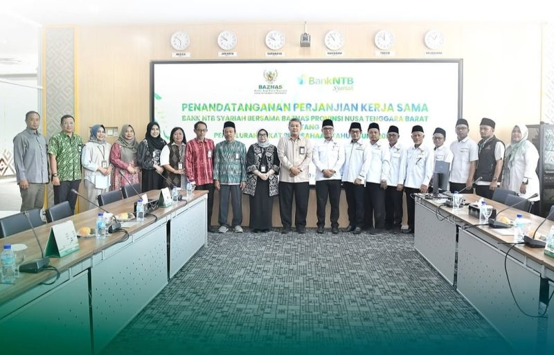 Foto bersama jajaran manajemen Bank NTB Syariah dan BAZNAS NTB usai penandatanganan kerja sama penyaluran zakat perusahaan tahun buku 2024. (Dok. PLN)