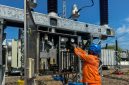 PLN UIW NTB terus siaga menjaga keandalan listrik lewat perawatan rutin jaringan transmisi dan gardu induk. (Foto: Dok. PLN)