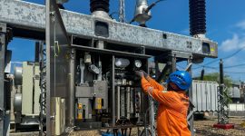 PLN UIW NTB terus siaga menjaga keandalan listrik lewat perawatan rutin jaringan transmisi dan gardu induk. (Foto: Dok. PLN)