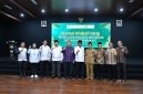 Direktur Keuangan & Operasional Bank NTB Syariah, Zainal Abidin Wahyu Nugroho, bersama perwakilan BWI dan Kemenag NTB saat peluncuran program Gerakan Wakaf Difabel Berdaya di Mataram, Senin (27/10/2025). (Foto: Istimewa)