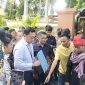 Koordinator Aliansi Masyarakat Pecinta Keadilan NTB, Herman Cemon, bersama anggota aliansi membacakan pernyataan sikap di Mataram, menuntut agar Pengadilan Tipikor menegakkan hukum secara bersih dan berkeadilan. (Foto: Istimewa)