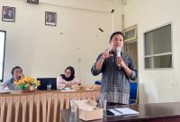 Suasana rapat evaluasi guru SMAN 1 Narmada, narasumber internal menyampaikan materi pendalaman strategi pembelajaran mendalam. (Foto: Istimewa)