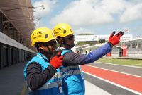 1. Petugas PLN melakukan final check kelistrikan di area paddock dan Main Pit Building Sirkuit Mandalika jelang MotoGP 2025. (Foto: Dok. PLN)