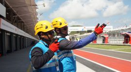 1. Petugas PLN melakukan final check kelistrikan di area paddock dan Main Pit Building Sirkuit Mandalika jelang MotoGP 2025. (Foto: Dok. PLN)