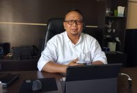 General Manager ASDP Lembar, Agus Joko Trianto, meninjau kesiapan armada kapal di Pelabuhan Lembar menjelang MotoGP Mandalika 2025. (Foto: Istimewa)