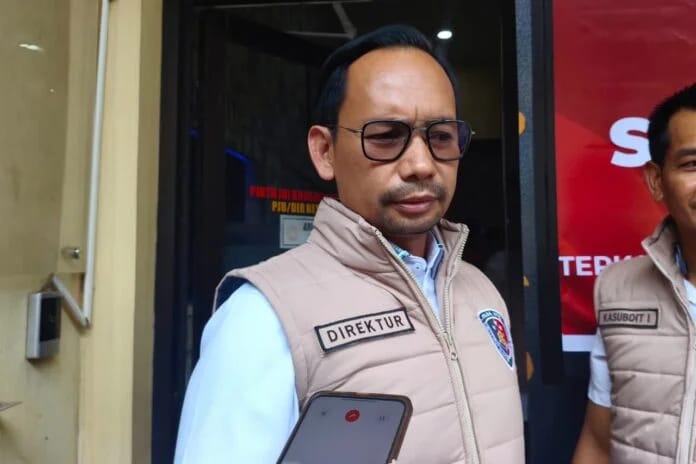 Dirreskrimsus Polda NTB Kombes Pol FX Endriadi saat memberikan keterangan pers terkait perkembangan penyidikan dugaan penyimpangan bansos pokir DPRD Kota Mataram. (Foto: Istimewa)