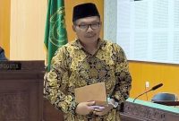 Terdakwa Rosiady Husaeni Sayuti meninggalkan ruang sidang seusai mendengarkan tuntutan jaksa di Pengadilan Tipikor Mataram. (Foto: Istimewa)