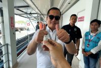 Gubernur NTB memberikan acungan jempol untuk PLN atas pasokan listrik yang stabil sepanjang perhelatan MotoGP Mandalika 2025. (Foto: Dok. PLN)