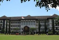 Suasana kampus Universitas Mataram yang kini tengah disorot publik menjelang pemilihan rektor periode 2026–2029, diwarnai gugatan hukum dan polemik senat. (Foto: Istimewa)