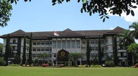 Suasana kampus Universitas Mataram yang kini tengah disorot publik menjelang pemilihan rektor periode 2026–2029, diwarnai gugatan hukum dan polemik senat. (Foto: Istimewa)