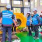 Pemeriksaan operasional PLTMH Santong untuk memastikan pembangkit berjalan optimal dan ramah lingkungan. (Foto: Dok. PLN)