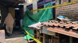 Lokasi kejadian tragis di Kuripan ditutup terpal hijau dan dipasangi police line untuk proses penyelidikan pihak kepolisian. (Foto: Istimewa)