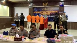 Wakapolres Lombok Barat Kompol Kadek Metria memberikan keterangan pers terkait penetapan lima tersangka kasus dugaan pembunuhan Brigadir Esco Faska Rely, termasuk istri korban sendiri. (Foto: Istimewa)