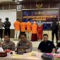 Wakapolres Lombok Barat Kompol Kadek Metria memberikan keterangan pers terkait penetapan lima tersangka kasus dugaan pembunuhan Brigadir Esco Faska Rely, termasuk istri korban sendiri. (Foto: Istimewa)