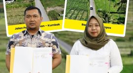 Kepala Cabang PT Mardika Griya Prasta, Putu Surya (kiri) bersama PPK 1.1 Anita Sri Indrawanti, ST., MT. (kanan) menunjukkan dokumen kontrak proyek peningkatan Jalan Pesanggrahan–Kumbak, Lombok Barat. (Foto: Istimewa)