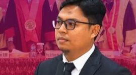 Kepala Humas Universitas Mataram, Dr. Khairul Umam, SH., MH., memberikan keterangan pers terkait polemik pemilihan senat dan isu sanksi etik terhadap salah satu guru besar di kampus. (Foto: Istimewa)
