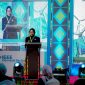 General Manager PLN UIW NTB, Sri Heny Purwanti, menyampaikan komitmen PLN dalam mendukung pengembangan energi hijau pada pembukaan ICATEI 2025 di Hotel Merumatta Senggigi, Lombok. (Foto: Dok. PLN)