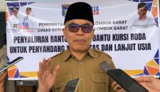 Kepala Dinas Sosial Lombok Barat H. Lalu Winengan menyampaikan komitmen Pemkab Lobar dalam mendukung kelompok rentan melalui program bantuan kursi roda. (Foto: Istimewa)