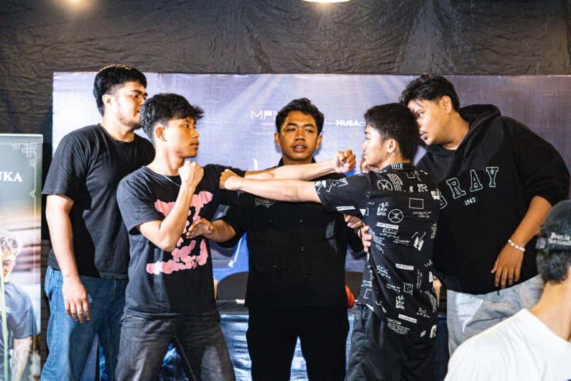 Suasana menegangkan mewarnai sesi press conference dan face off Justitia Fight Sport, 32 fighter siap unjuk nyali di ring kehormatan NTB. (Foto: Istimewa)