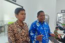 Ketua Yayasan Agniya Pagutan Timur, Hariyanto M.H., bersama Kepala SPPG Montong Are 2, Lalu Den Nune Ali, usai mediasi yang menghasilkan kesepakatan pembukaan kembali dapur layanan gizi program MBG. (Foto: Istimewa)