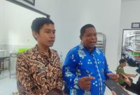 Ketua Yayasan Agniya Pagutan Timur, Hariyanto M.H., bersama Kepala SPPG Montong Are 2, Lalu Den Nune Ali, usai mediasi yang menghasilkan kesepakatan pembukaan kembali dapur layanan gizi program MBG. (Foto: Istimewa)