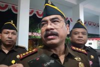 Kepala Kejaksaan Negeri Mataram, Dr. Gde Made Pasek Swardhyana, memberikan keterangan usai putusan praperadilan kasus tanah negara di PN Mataram. (Foto: Istimewa)