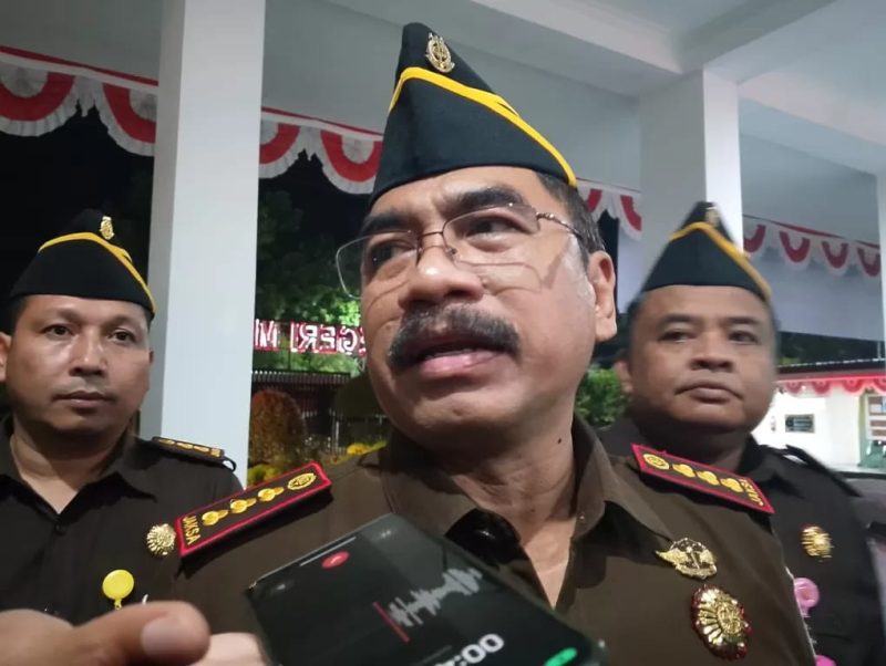 Kepala Kejaksaan Negeri Mataram, Dr. Gde Made Pasek Swardhyana, memberikan keterangan usai putusan praperadilan kasus tanah negara di PN Mataram. (Foto: Istimewa)