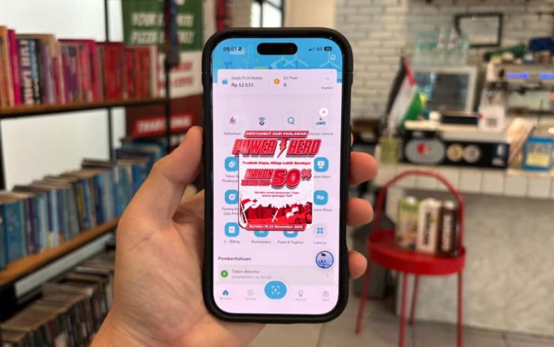 Tampilan promo “Power Hero” di aplikasi PLN Mobile yang memudahkan pelanggan mendapatkan e-voucher diskon tambah daya 50%. (Dok. PLN)